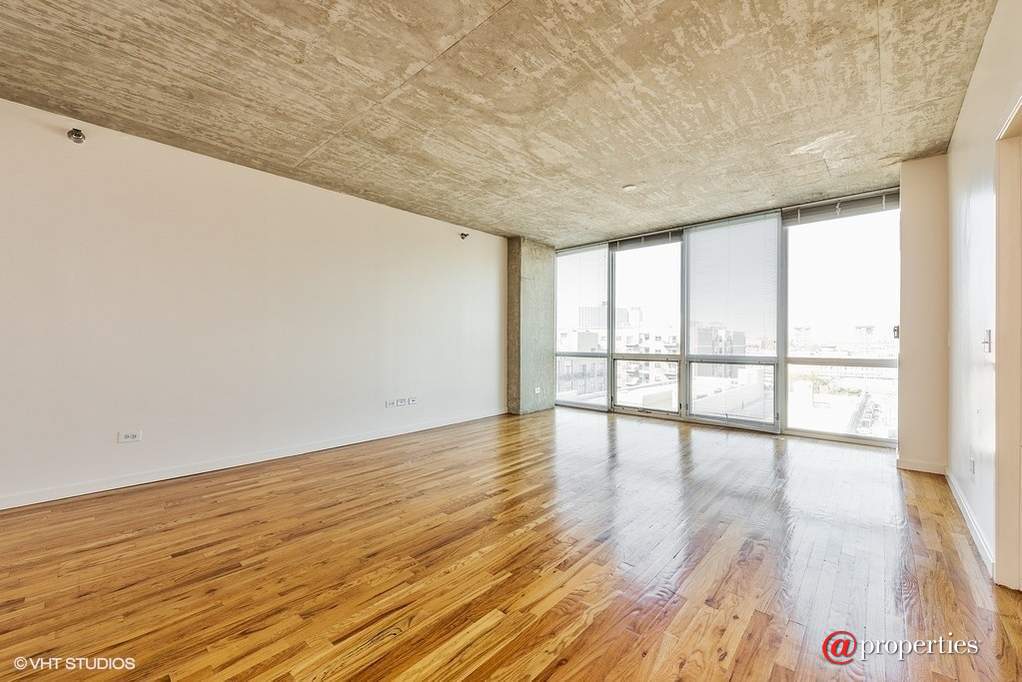 1845 S Michigan Avenue #803 Chicago, Illinois 60616 - Living Room