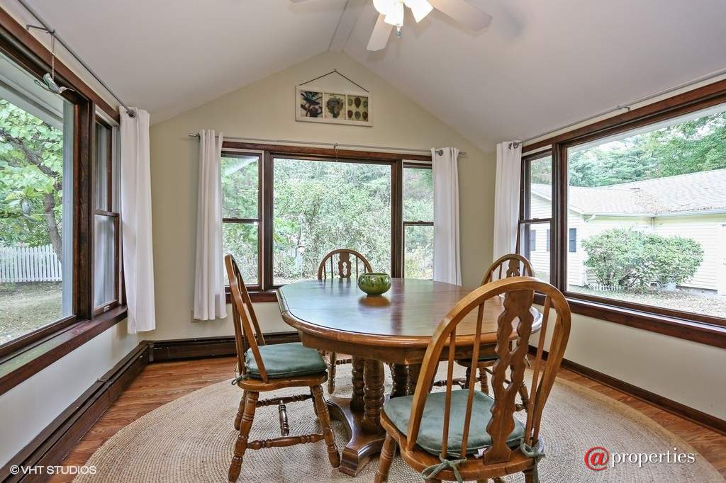 16350 Raz Road Union Pier, Mi 49129 - Dining Room