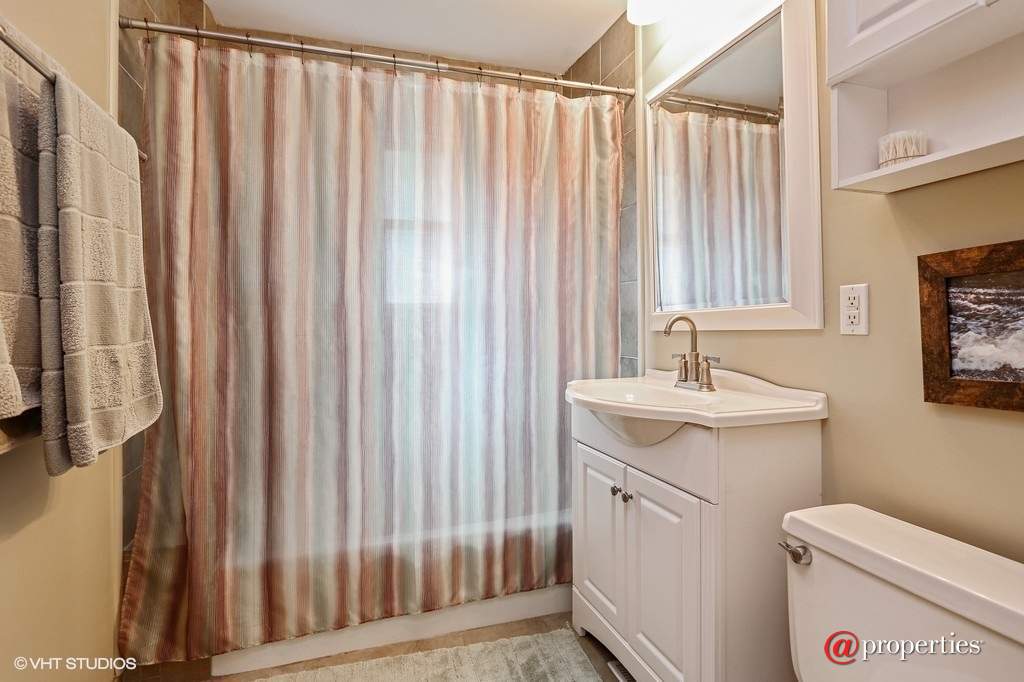 16350 Raz Road Union Pier, Mi 49129 - Bathroom
