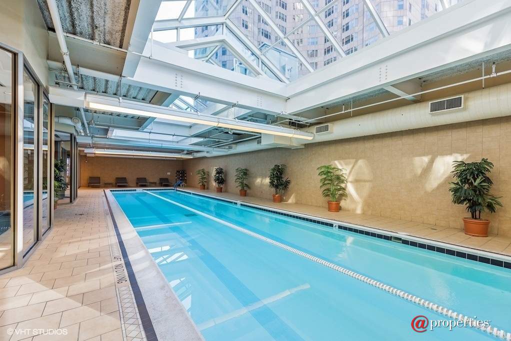 222 N Columbus Drive #3704 Chicago, Illinois 60601 - Pool