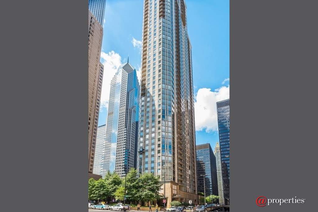 222 N Columbus Drive #3704 Chicago, Illinois 60601 - Front View
