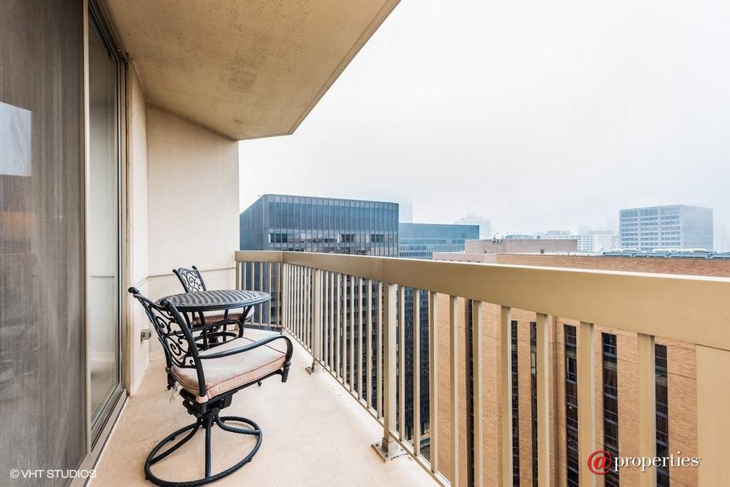 222 N Columbus Drive #3704 Chicago, Illinois 60601 - Balcony