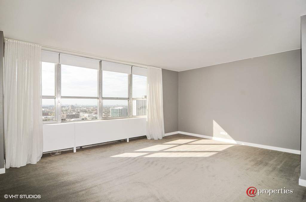 655 W Irving Park Road #2109 Chicago, Illinois 60613 - Living Room