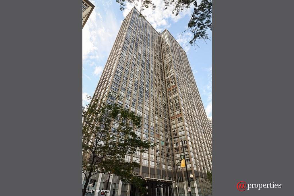655 W Irving Park Road #2109 Chicago, Illinois 60613 - Front View