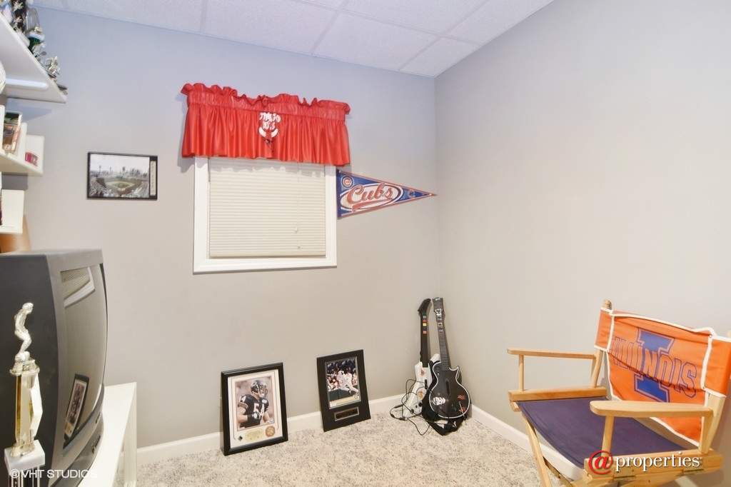 83 S Old Creek Road Vernon Hills, Illinois 60061 - Lower Level Office