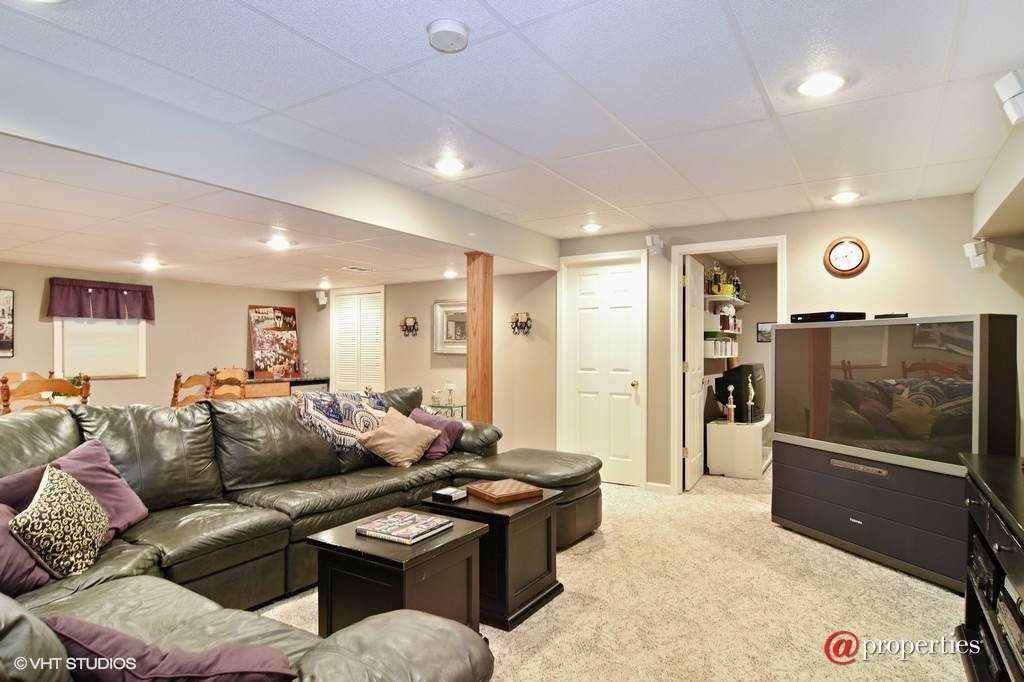 83 S Old Creek Road Vernon Hills, Illinois 60061 - Lower Level