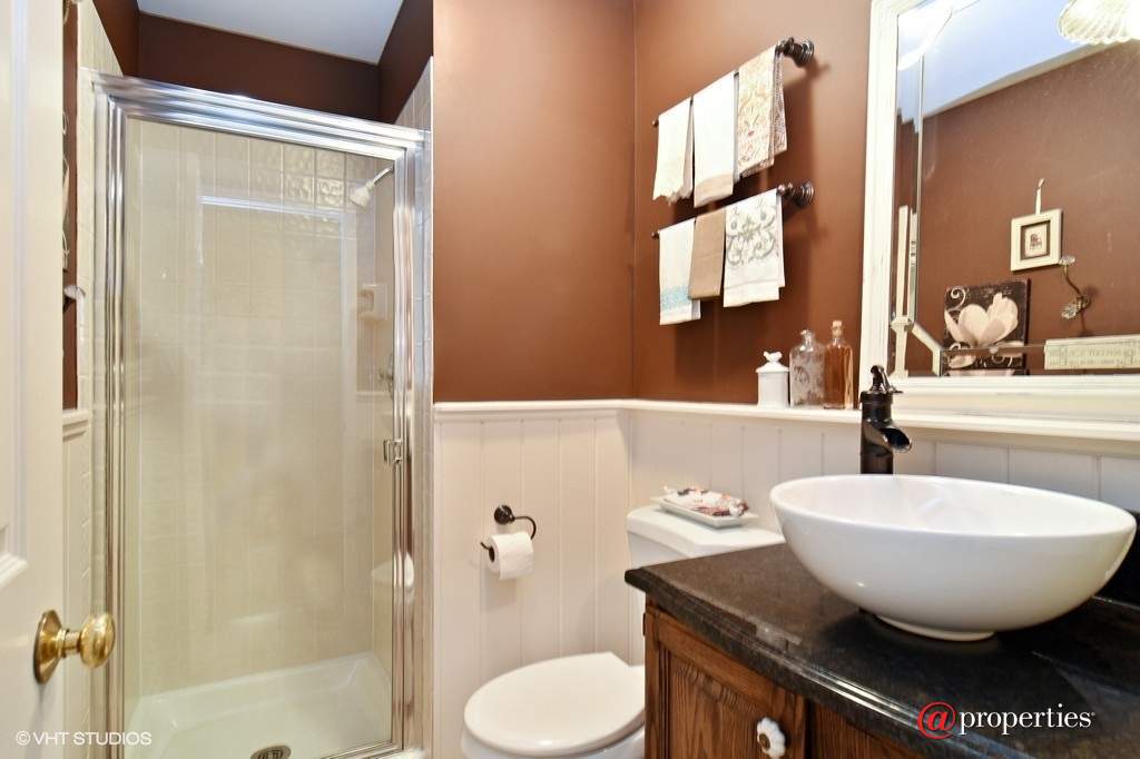 83 S Old Creek Road Vernon Hills, Illinois 60061 - 2nd Bathroom