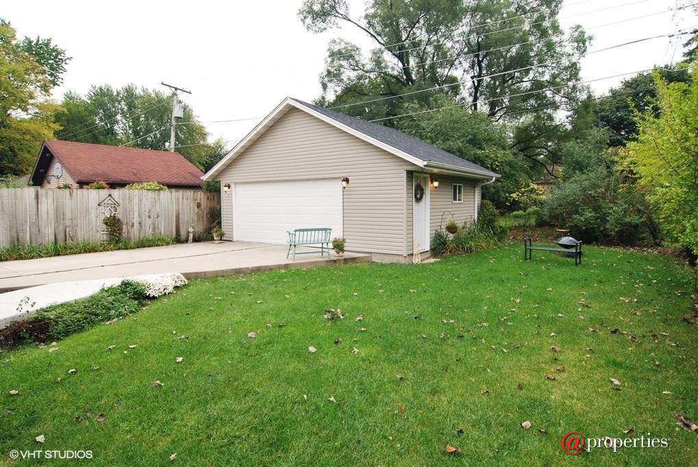 197 E Quincy Street Riverside, Illinois 60546 - Back Yard