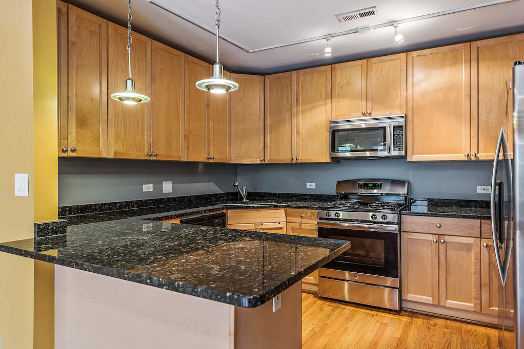 2136 W Monroe Street #104 Chicago, Illinois 60612 - Kitchen