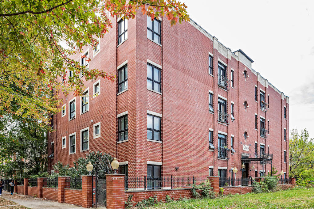 2136 W Monroe Street #104 Chicago, Illinois 60612 - Front View