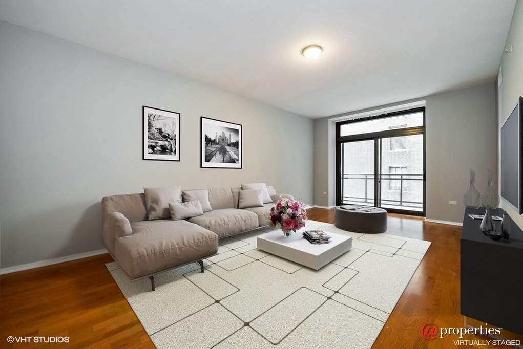 310 S Michigan Avenue #1407 Chicago, Illinois 60604 - Living Room