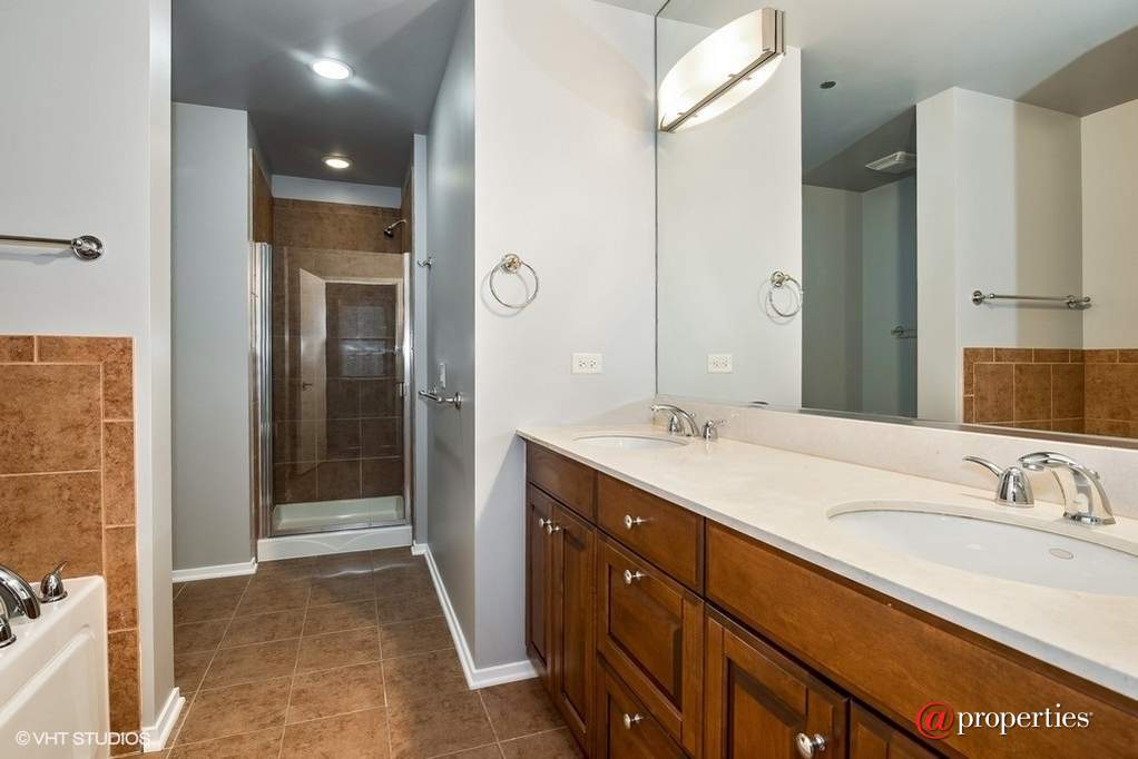 310 S Michigan Avenue #1407 Chicago, Illinois 60604 - Master Bathroom