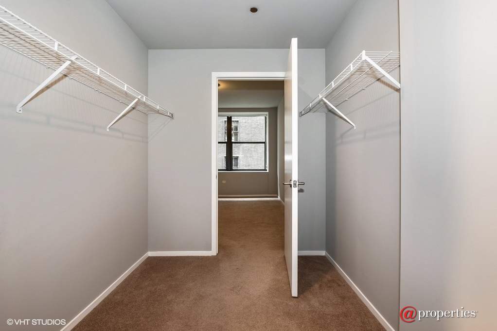 310 S Michigan Avenue #1407 Chicago, Illinois 60604 - Master Bedroom Closet