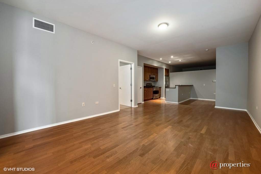 310 S Michigan Avenue #1407 Chicago, Illinois 60604 - Kitchen / Living Room