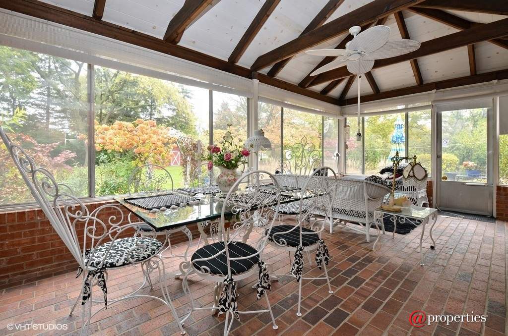 3580 Whirlaway Drive Northbrook, Illinois 60062 - Porch