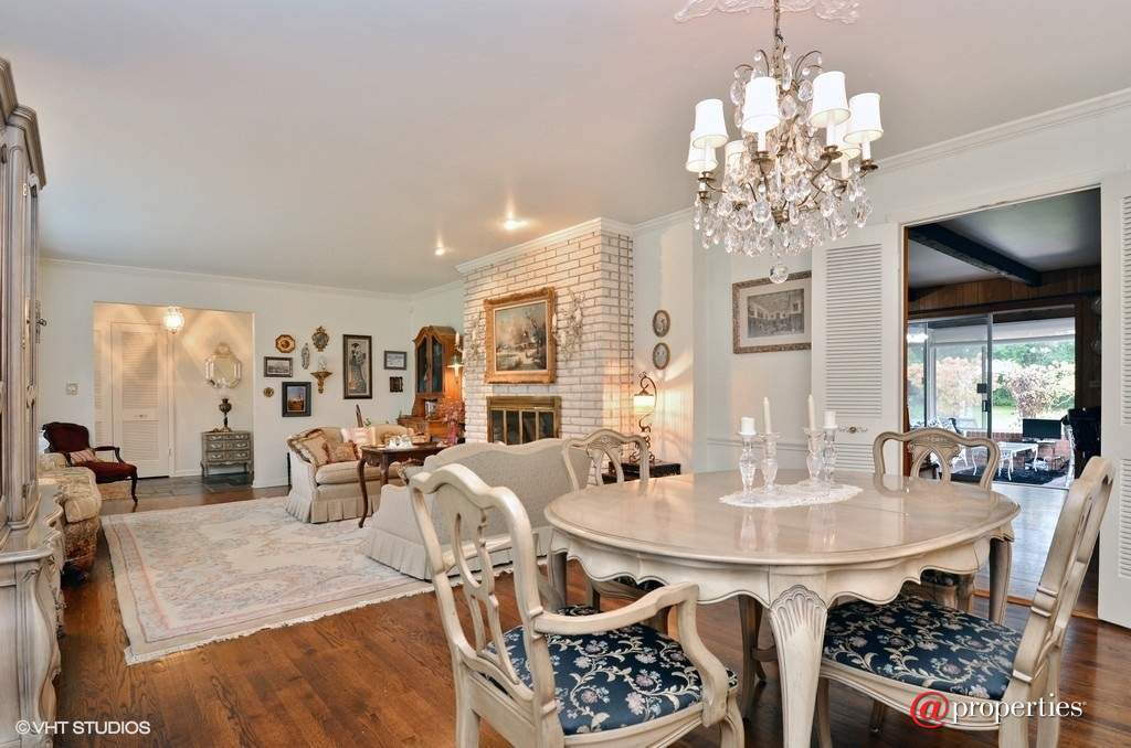 3580 Whirlaway Drive Northbrook, Illinois 60062 - Living Room / Dining Room