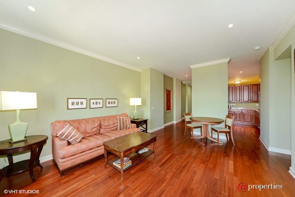 310 S Michigan Avenue #1103 Chicago, Illinois 60604 - Living Room