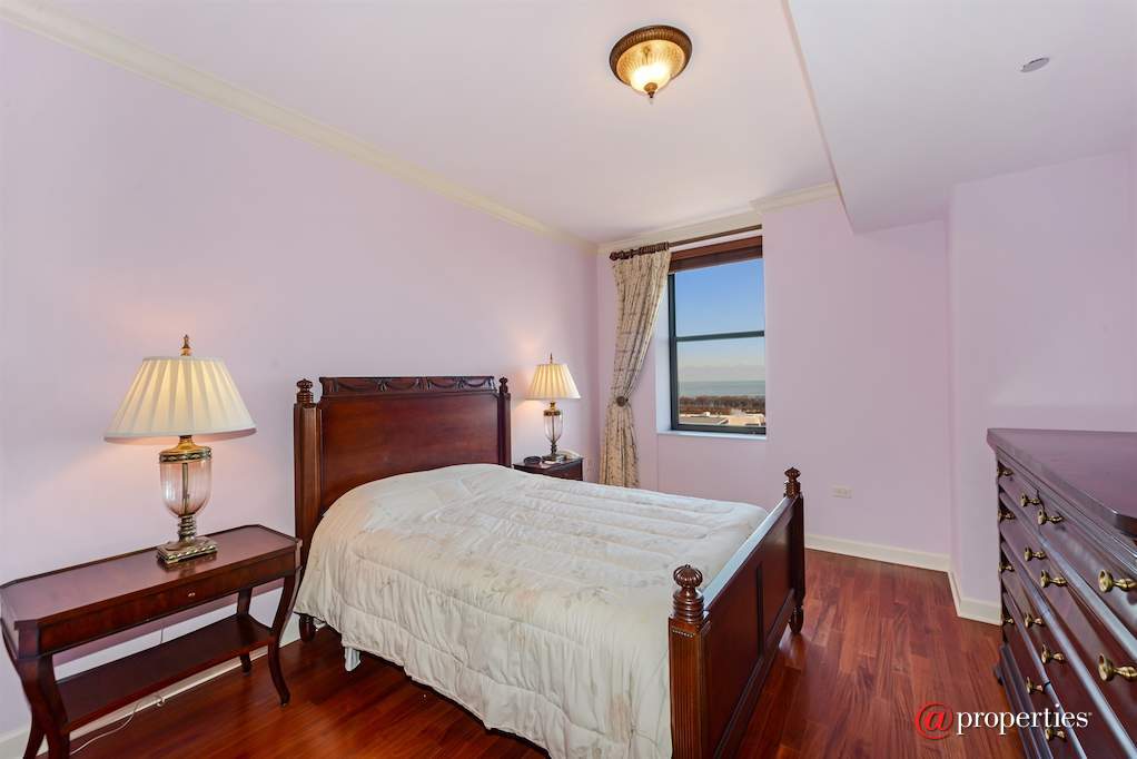 310 S Michigan Avenue #1103 Chicago, Illinois 60604 - Master Bathroom