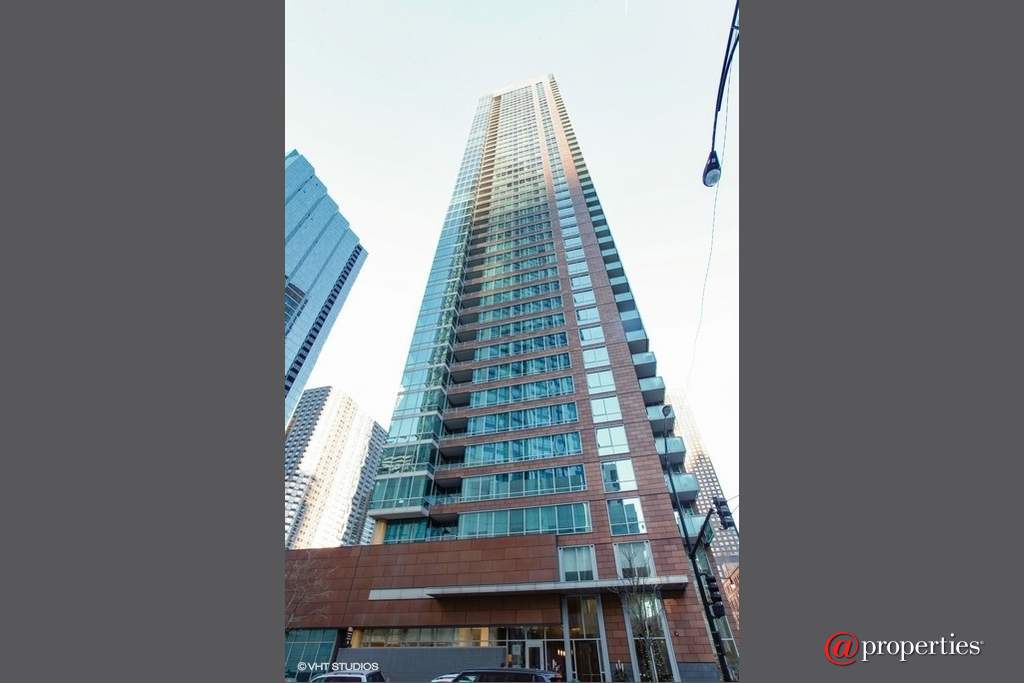 505 N Mcclurg Court #4305 Chicago, Illinois 60611 - Front View