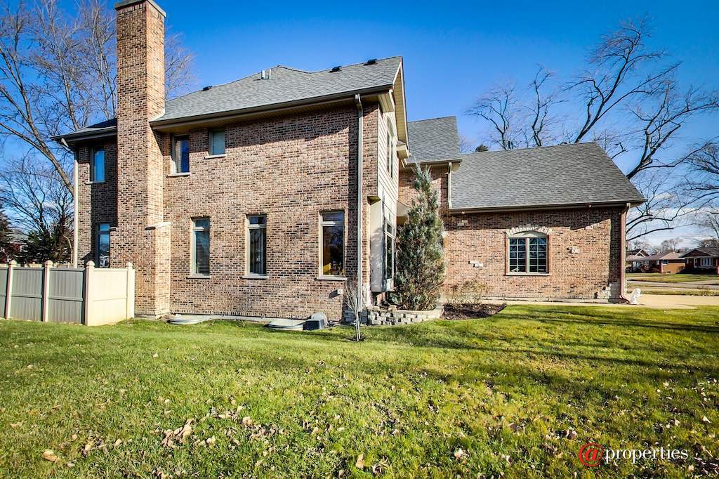 1740 Farwell Avenue Des Plaines, Illinois 60018 - Image 2