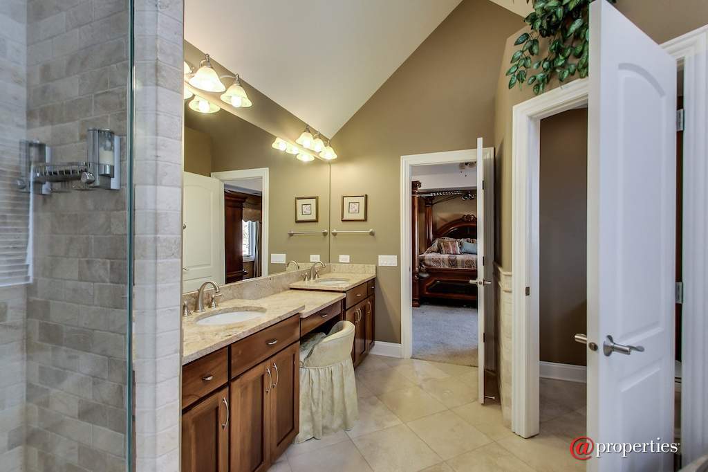 1740 Farwell Avenue Des Plaines, Illinois 60018 - Image 21