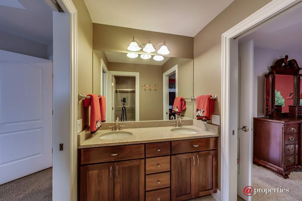 1740 Farwell Avenue Des Plaines, Illinois 60018 - Image 26