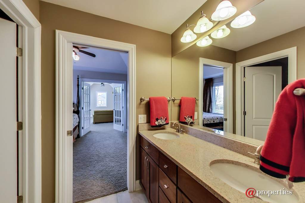 1740 Farwell Avenue Des Plaines, Illinois 60018 - Image 27