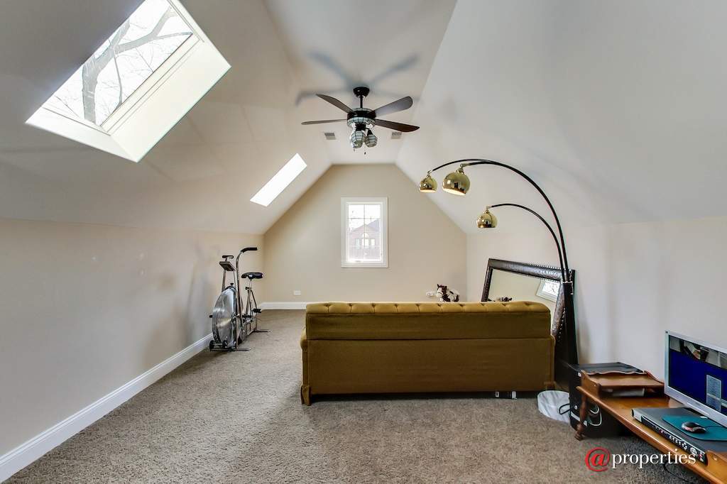 1740 Farwell Avenue Des Plaines, Illinois 60018 - Image 30