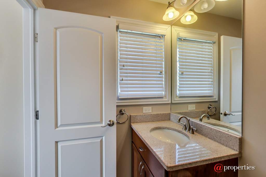 1740 Farwell Avenue Des Plaines, Illinois 60018 - Image 35