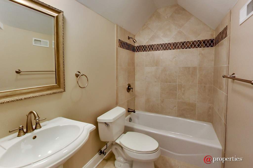 1740 Farwell Avenue Des Plaines, Illinois 60018 - Image 37