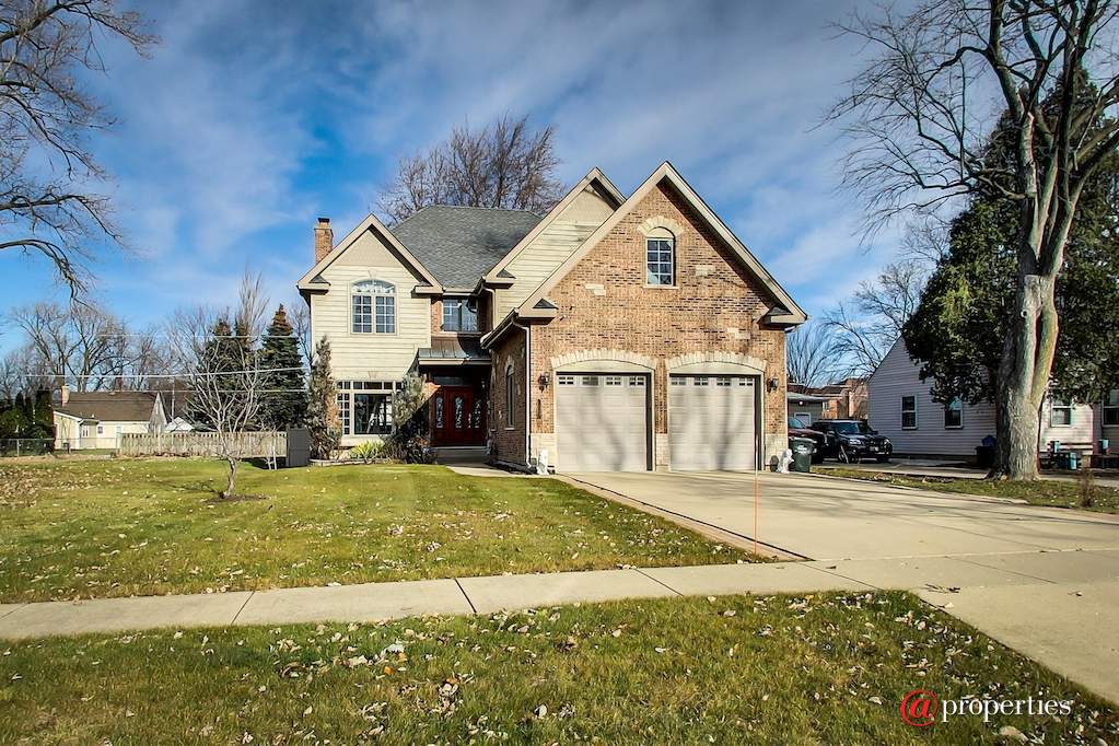 1740 Farwell Avenue Des Plaines, Illinois 60018 - Front View