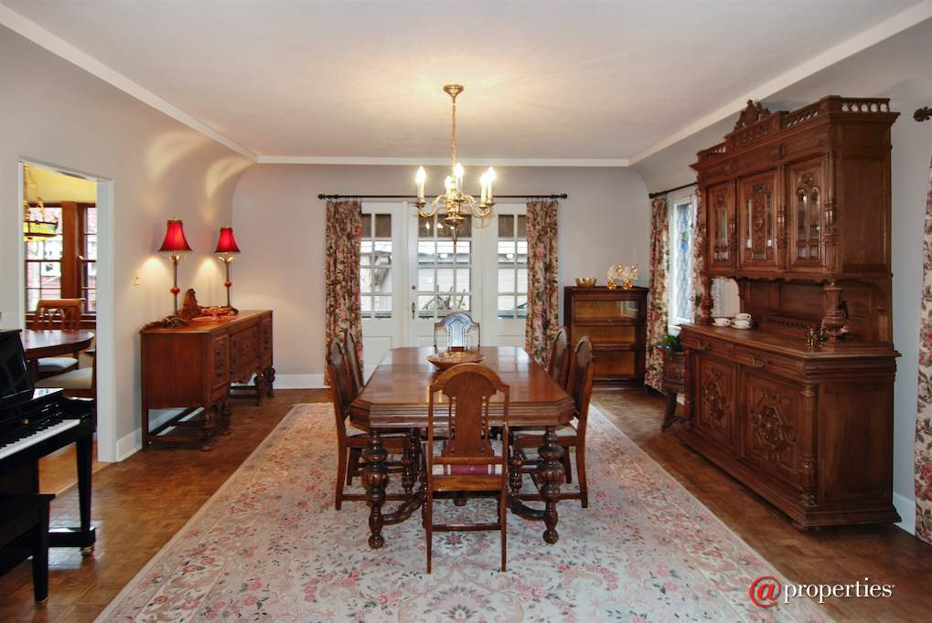 172 Maplewood Road Riverside, Illinois 60546 - Dining Room