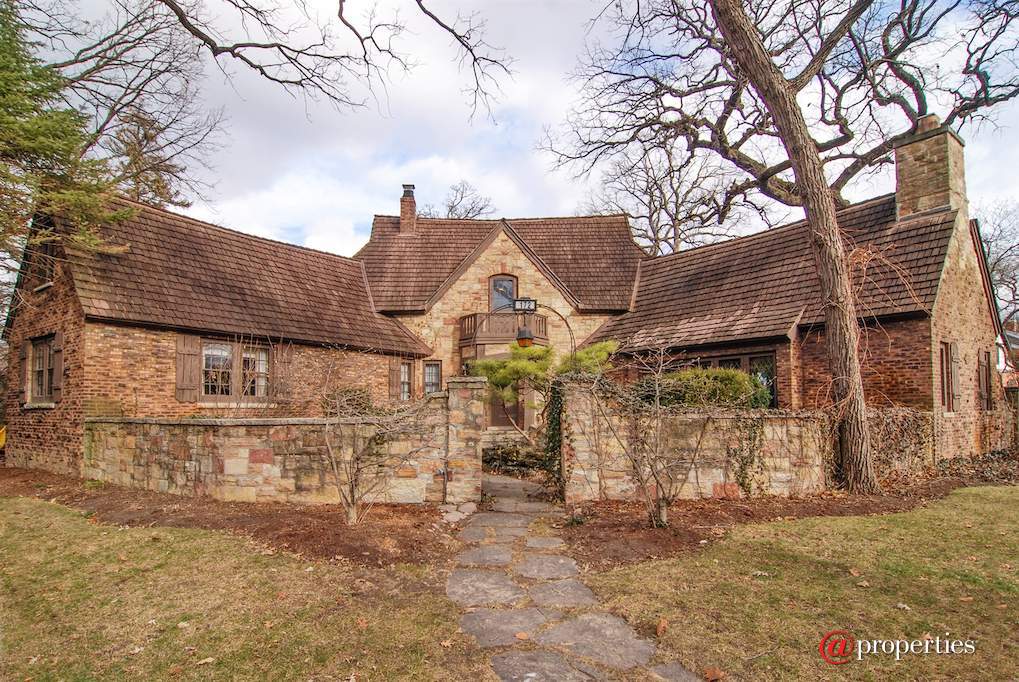 172 Maplewood Road Riverside, Illinois 60546 - Front View
