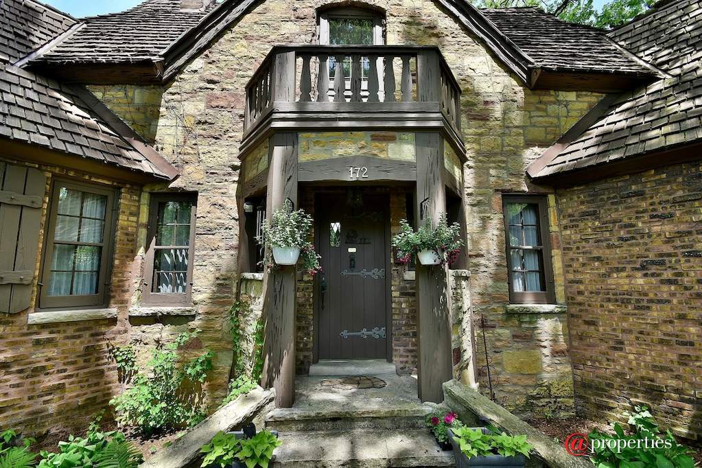 172 Maplewood Road Riverside, Illinois 60546 - Main Entrance with Balcony