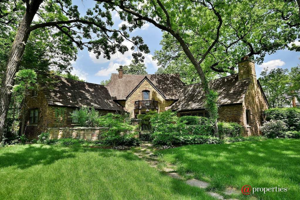 172 Maplewood Road Riverside, Illinois 60546 - Front View in Spring