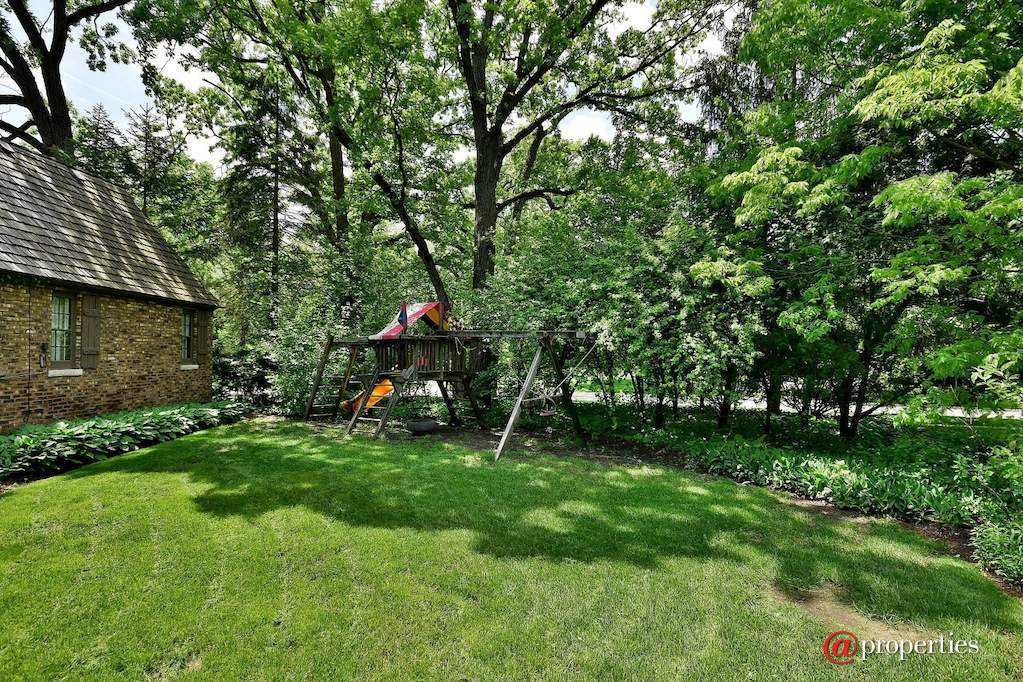 172 Maplewood Road Riverside, Illinois 60546 - Play Yard