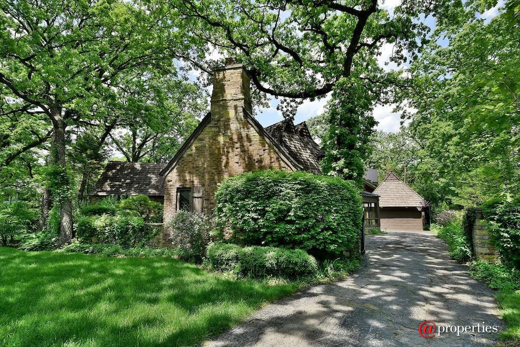 172 Maplewood Road Riverside, Illinois 60546 - East Side of Home with View of Garage