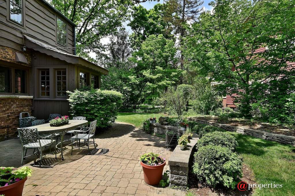 172 Maplewood Road Riverside, Illinois 60546 - Patio