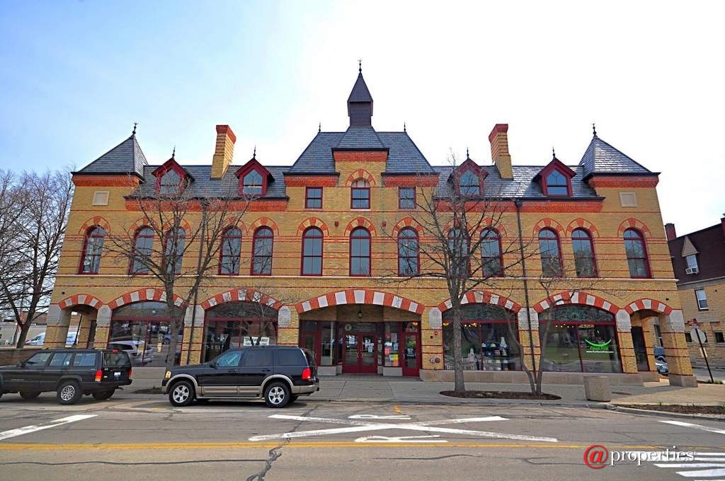 172 Maplewood Road Riverside, Illinois 60546 - Arcade Building