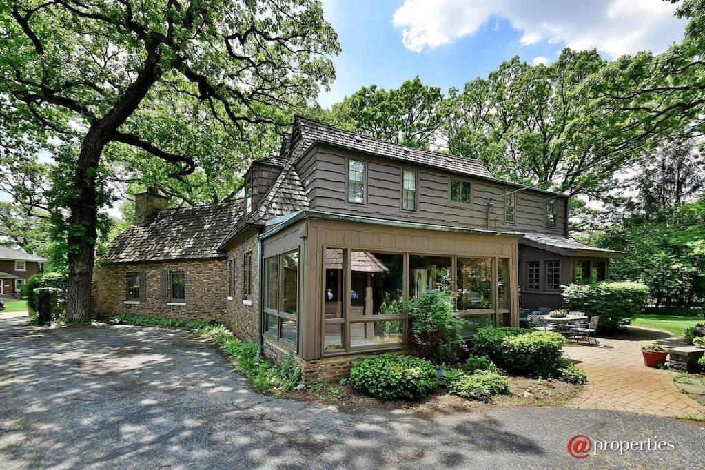 172 Maplewood Road Riverside, Illinois 60546 - Enclosed Porch