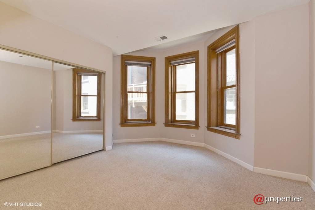 550 W Surf Street #215 Chicago, Illinois 60657 - Bedroom