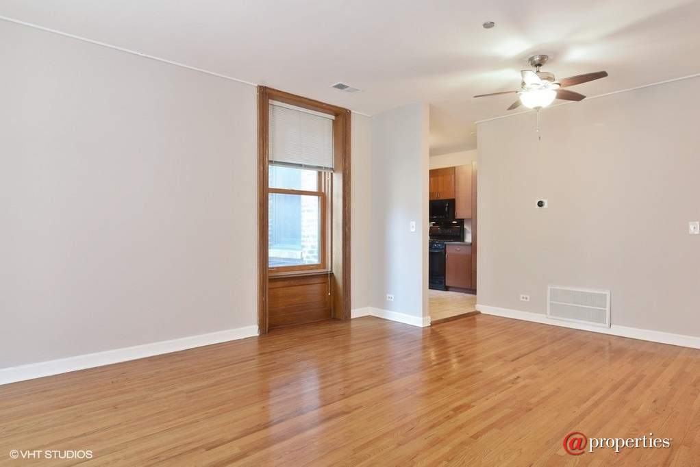 550 W Surf Street #215 Chicago, Illinois 60657 - Dining/ Living Room