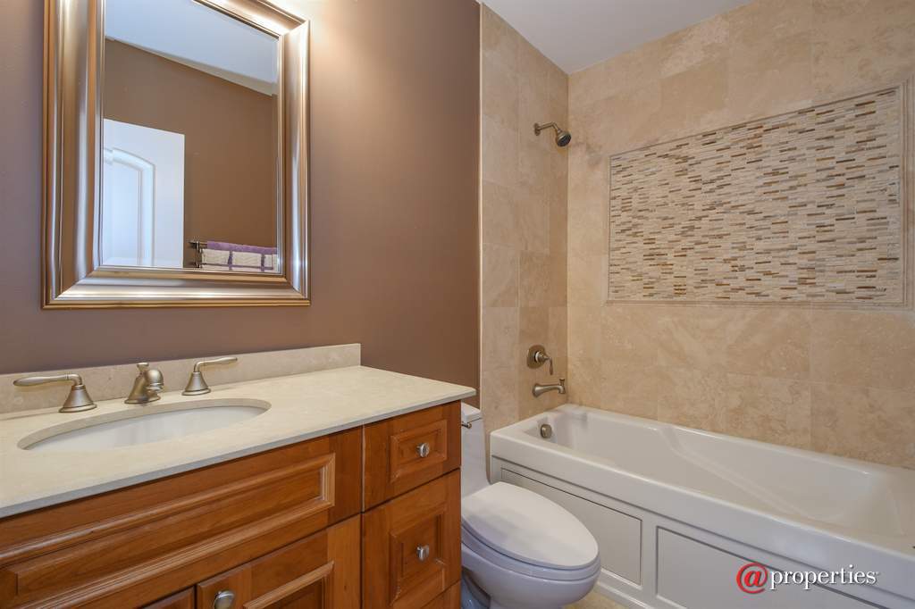 763 Division Street Barrington, Illinois 60010 - 3rd Bathroom
