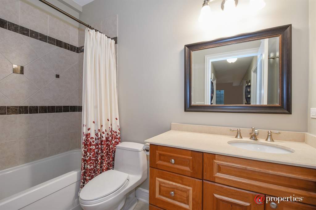 763 Division Street Barrington, Illinois 60010 - 5th Bathroom