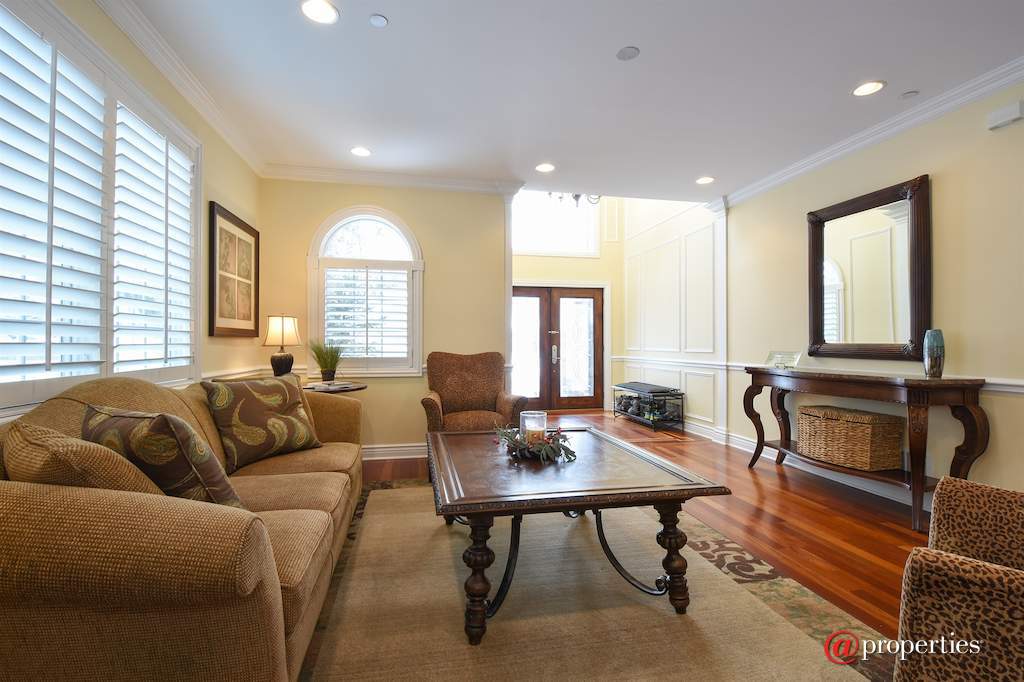 763 Division Street Barrington, Illinois 60010 - Living Room
