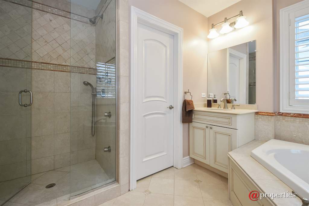 763 Division Street Barrington, Illinois 60010 - Master Bathroom