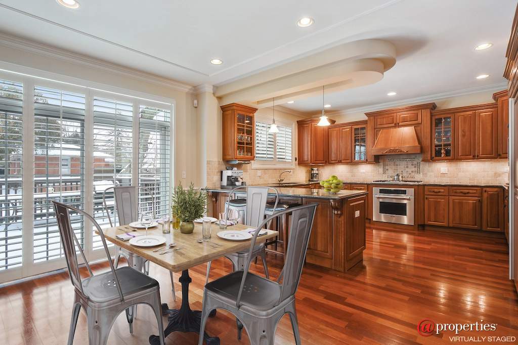 763 Division Street Barrington, Illinois 60010 - Kitchen