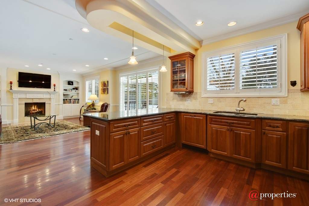 763 Division Street Barrington, Illinois 60010 - Kitchen