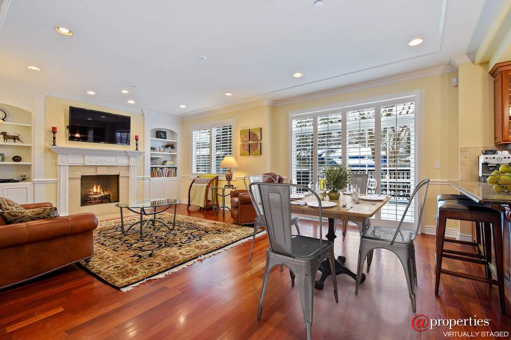 763 Division Street Barrington, Illinois 60010 - Family Room