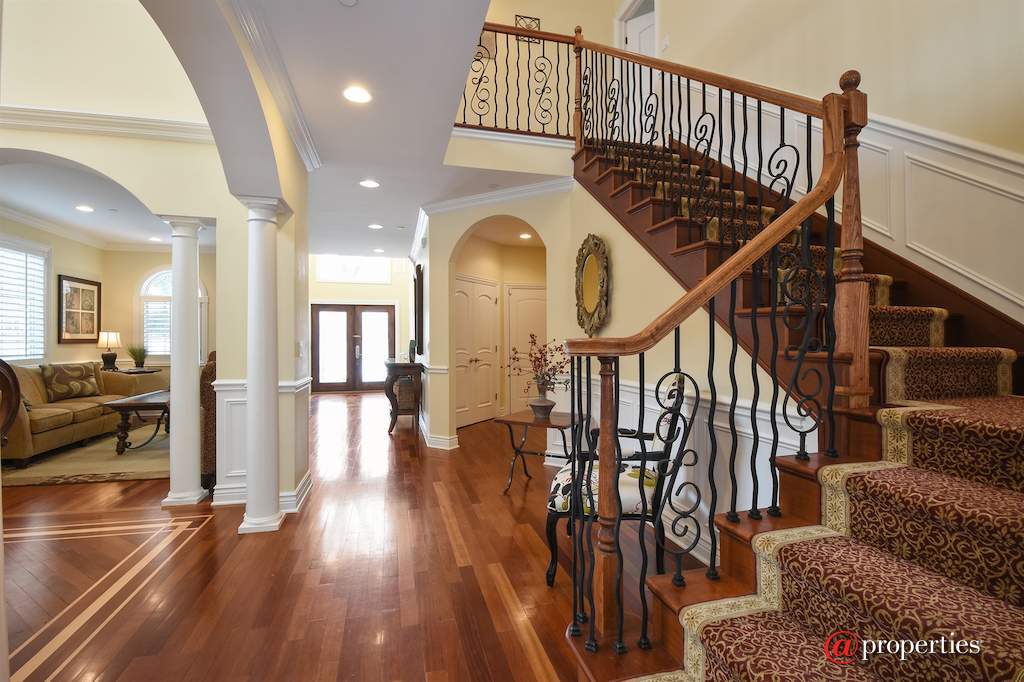 763 Division Street Barrington, Illinois 60010 - Staircase